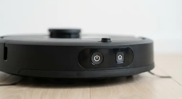 Robot sprzątający z modułem Wi-Fi i fizycznym przyciskiem start - sprawdź, czy robot sprzątający działa bez internetu i kiedy potrzebuje aplikacji